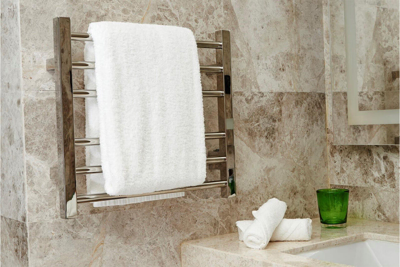 Towels outlet for heat